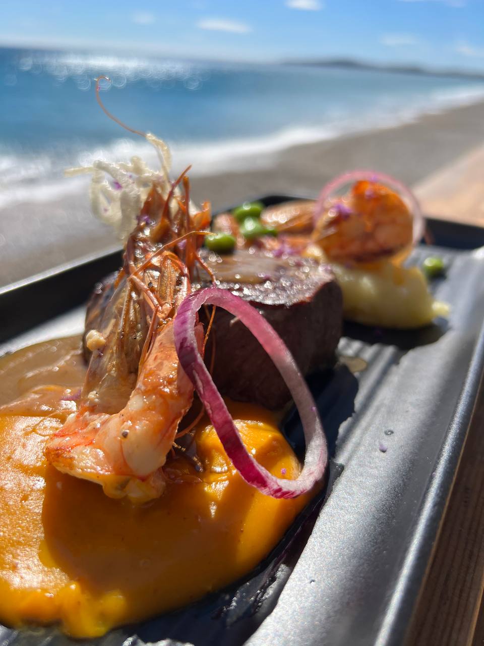 Assiette gastronomique terre et mer à la sauce orangée